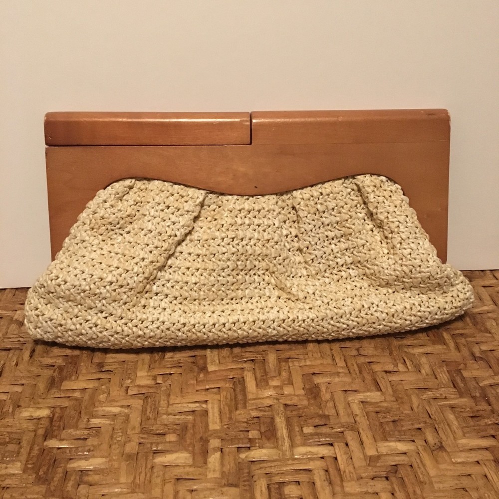 Straw Clutch Wooden Handel
